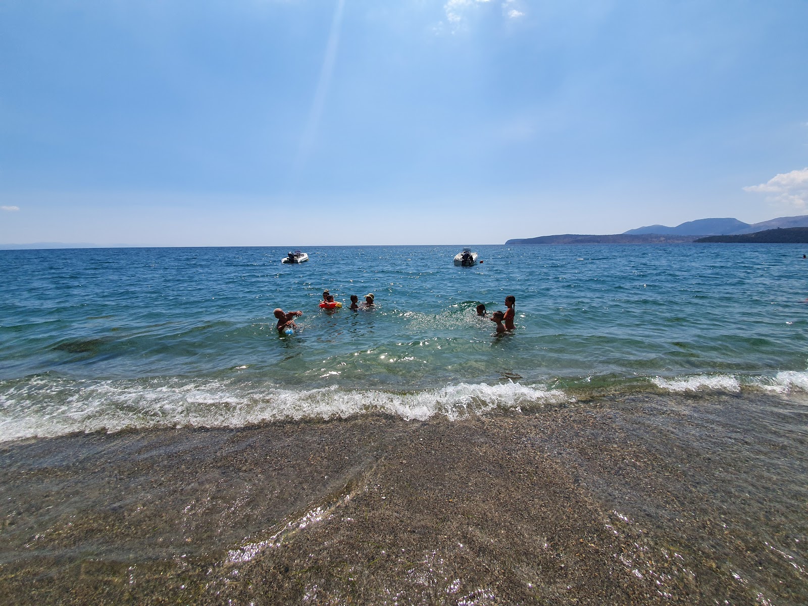 Fotografie cu Mani beach - loc de vacanță prietenos pentru animale de companie