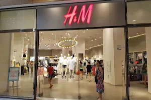 H&M image