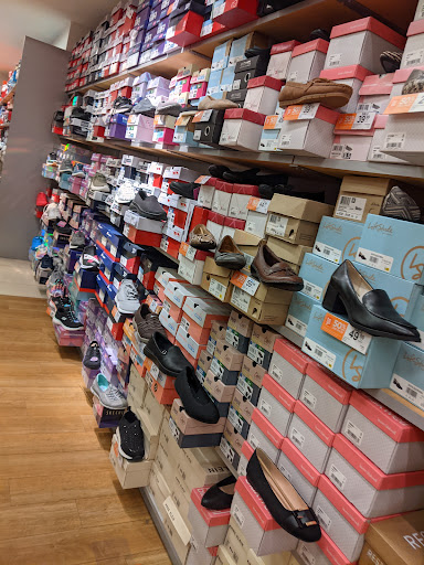 Shoe Store «Rack Room Shoes», reviews and photos, 50 Holyoke St, Holyoke, MA 01040, USA