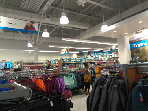 Sportswear Store «Columbia Sportswear Outlet Store», reviews and photos, 447 Great Mall Dr, Milpitas, CA 95035, USA