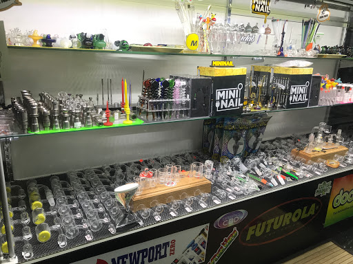 Tobacco Shop «The Hub Smoke Shop & Gifts», reviews and photos, 6410 N Oak Trafficway, Kansas City, MO 64118, USA