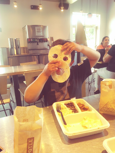 Mexican Restaurant «Chipotle Mexican Grill», reviews and photos, 1390 S Cooper St #100, Arlington, TX 76013, USA