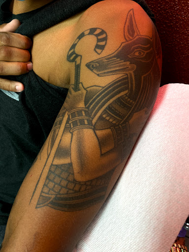 Tattoo Shop «Signature Tattoo», reviews and photos, 230 W Nine Mile Rd, Ferndale, MI 48220, USA