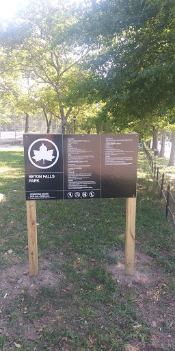Park «Seton Falls Park», reviews and photos, E 233rd St, Bronx, NY 10466, USA