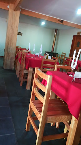 Opiniones de Los Robles, Restaurant en Pucón - Restaurante