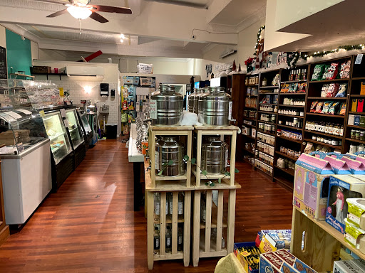 Grocery Store «Old Wethersfield Country Store», reviews and photos, 221 Main St, Wethersfield, CT 06109, USA