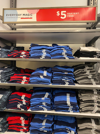 Clothing Store «Old Navy», reviews and photos, 40-24 College Point Blvd, Flushing, NY 11354, USA