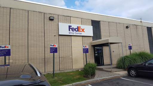 Shipping and Mailing Service «FedEx Ship Center», reviews and photos, 270 S Service Rd, Melville, NY 11747, USA