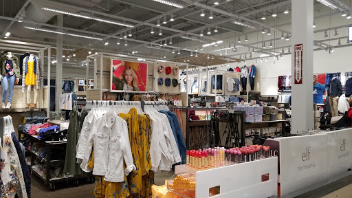 Clothing Store «Old Navy», reviews and photos, 43 Middlesex Turnpike, Burlington, MA 01803, USA
