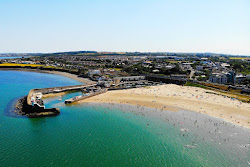 Photo de Balbriggan Beach avec rivage droit, long