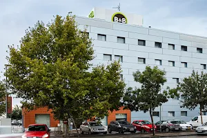 B&B HOTEL Figueres image