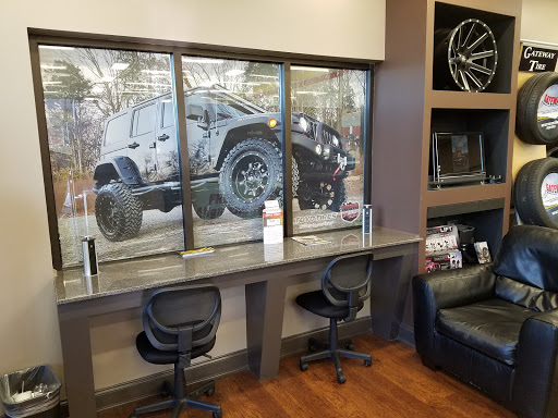 Auto Repair Shop «Gateway Tire & Service Center», reviews and photos, 1021 W McEwen Dr, Franklin, TN 37067, USA