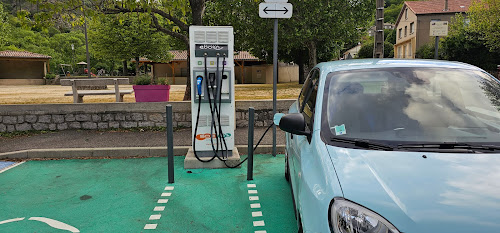 Borne de recharge de véhicules électriques Réseau eborn Station de recharge Mayres