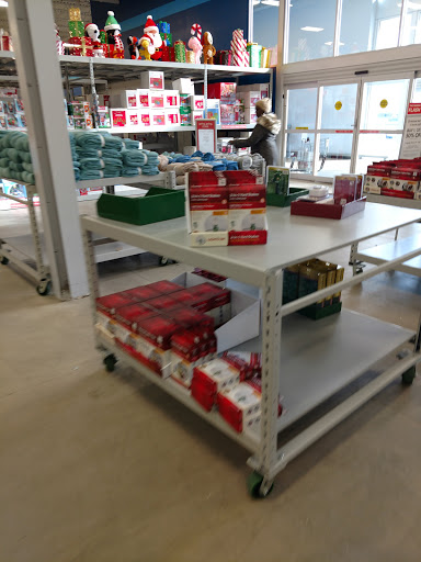 Home Goods Store «At Home», reviews and photos, 4620 Stadium Dr, Kalamazoo, MI 49008, USA