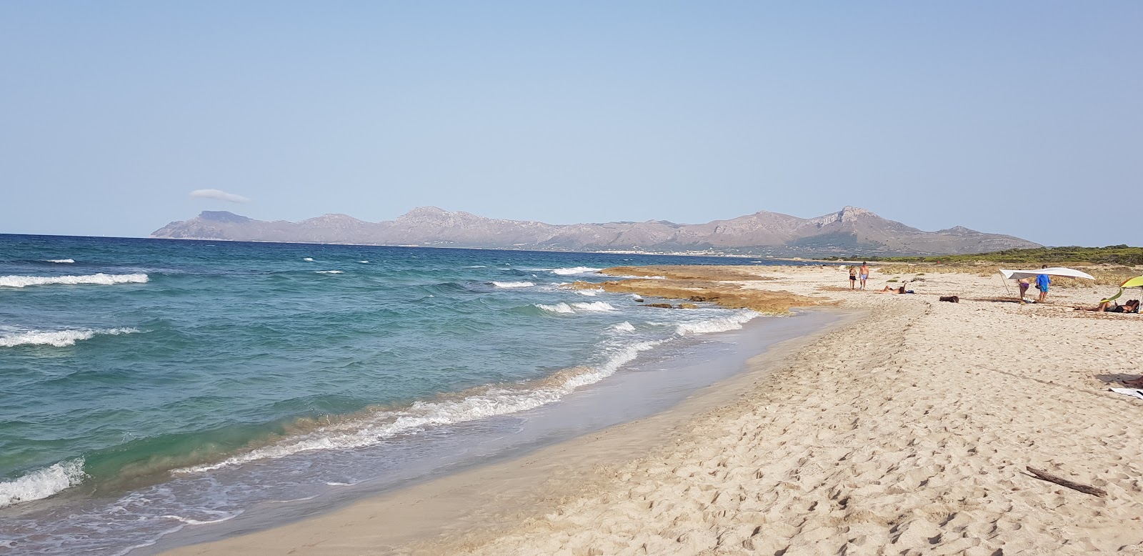 Foto von Platja de Son Real mit beiger sand & steine Oberfläche