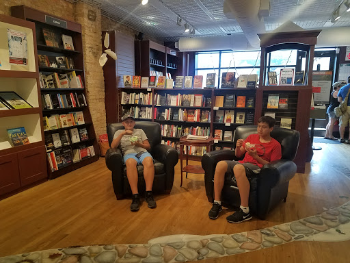 Book Store «Read Between the Lynes», reviews and photos, 111 E Van Buren St, Woodstock, IL 60098, USA