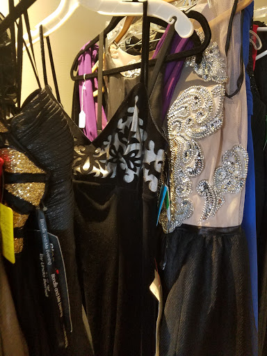 Consignment Shop «Brand Used Thrift And Consignment Shop», reviews and photos, 157 Dolson Ave, Middletown, NY 10940, USA