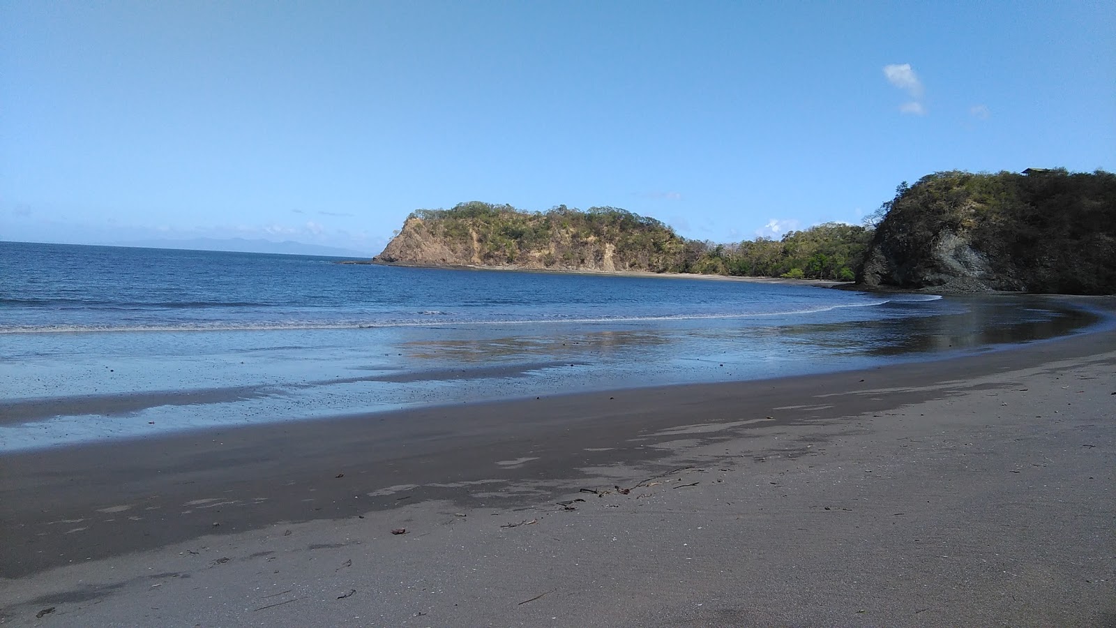 Photo de Guacamaya Beach avec l'eau turquoise de surface