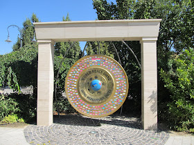 Peace Gong tér