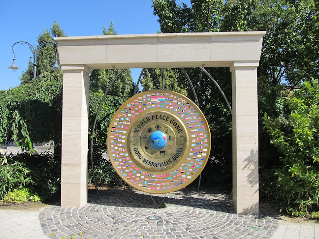 Peace Gong tér