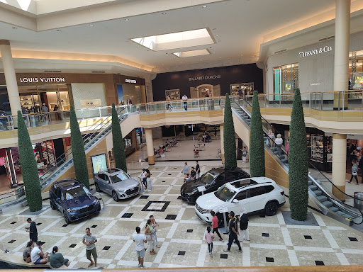 Shopping Mall «International Plaza and Bay Street», reviews and photos, 2223 N Westshore Blvd, Tampa, FL 33607, USA