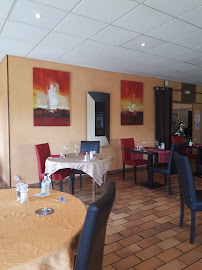 Atmosphère du Restaurant Logis LE PRIEURE à Saint-Marcel - n°2