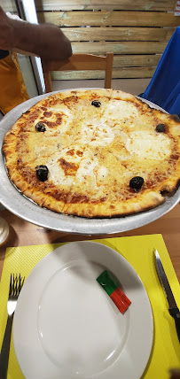 Plats et boissons du Pizzeria Pizza du Village la Valentine livraison/à emporter à Marseille - n°20
