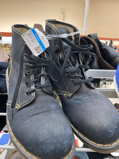 Thrift Store «Goodwill - Sherman Oaks», reviews and photos, 14760 Ventura Blvd, Sherman Oaks, CA 91403, USA