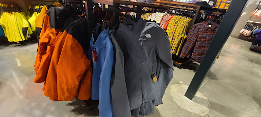 Clothing Store «The North Face Outlet», reviews and photos, 3790 Livermore Outlets Dr, Livermore, CA 94551, USA