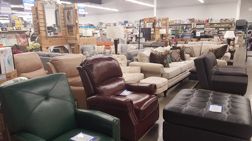 Surplus Store «Big Box Outlet Store - Marysville», reviews and photos, 1338 State Ave, Marysville, WA 98270, USA