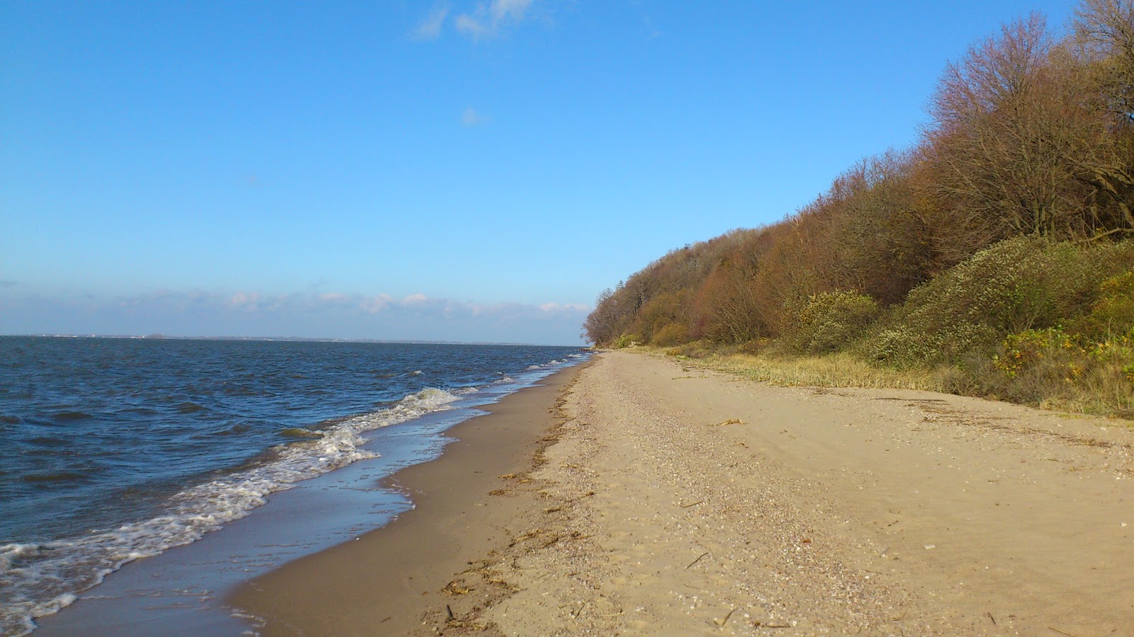 Φωτογραφία του Muzhskoy Skit με ψιλή άμμος και βότσαλο επιφάνεια