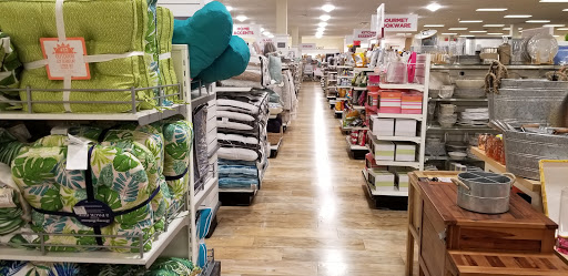 Department Store «T.J. Maxx & HomeGoods», reviews and photos, 111 Taunton St, Plainville, MA 02762, USA