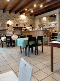 Atmosphère du L'Henriette restaurant (groupe 80 cvts) dans le Livradois Forez en Auvergne à 20 mn d'Ambert. Spécialité Auvergnate à Auzelles - n°6