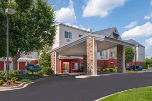 Fairfield Inn & Suites by Marriott Frederick image