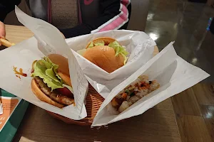 Mos Burger Kandatsu Chuo image