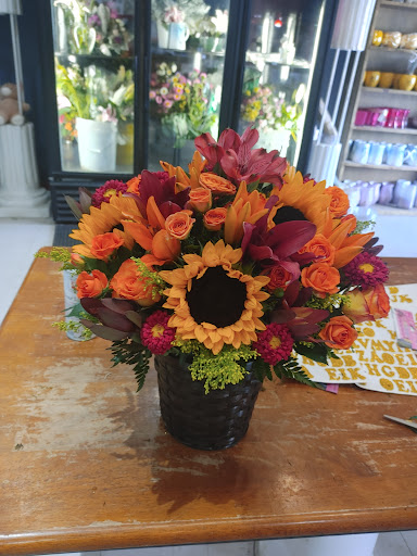 Florist «A Little Castle Flower Shop», reviews and photos, 602 S F St F, Harlingen, TX 78550, USA