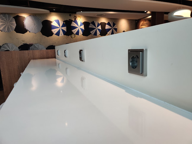 Beoordelingen van McDonald's Eindhoven Airport in Eindhoven - Restaurant