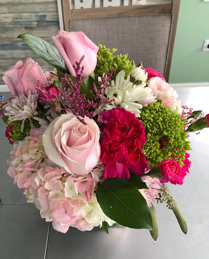 Larkin Floral & Gifts, 230 N McLean Blvd, Elgin, IL 60123, USA, 
