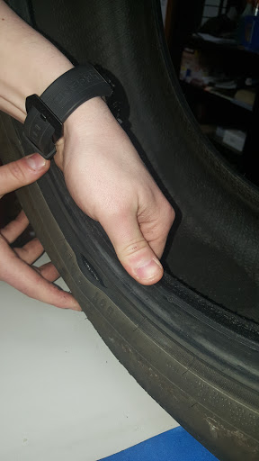 Auto Repair Shop «Metro 25 Firestone Tire & Services Center», reviews and photos, 11011 Telegraph Rd, Taylor, MI 48180, USA