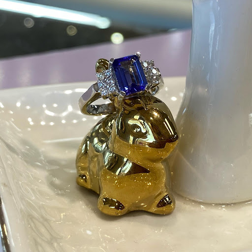 Jewelry Store «Royal Jewelers», reviews and photos, 4505 Shelbyville Rd Ste 101, Louisville, KY 40207, USA