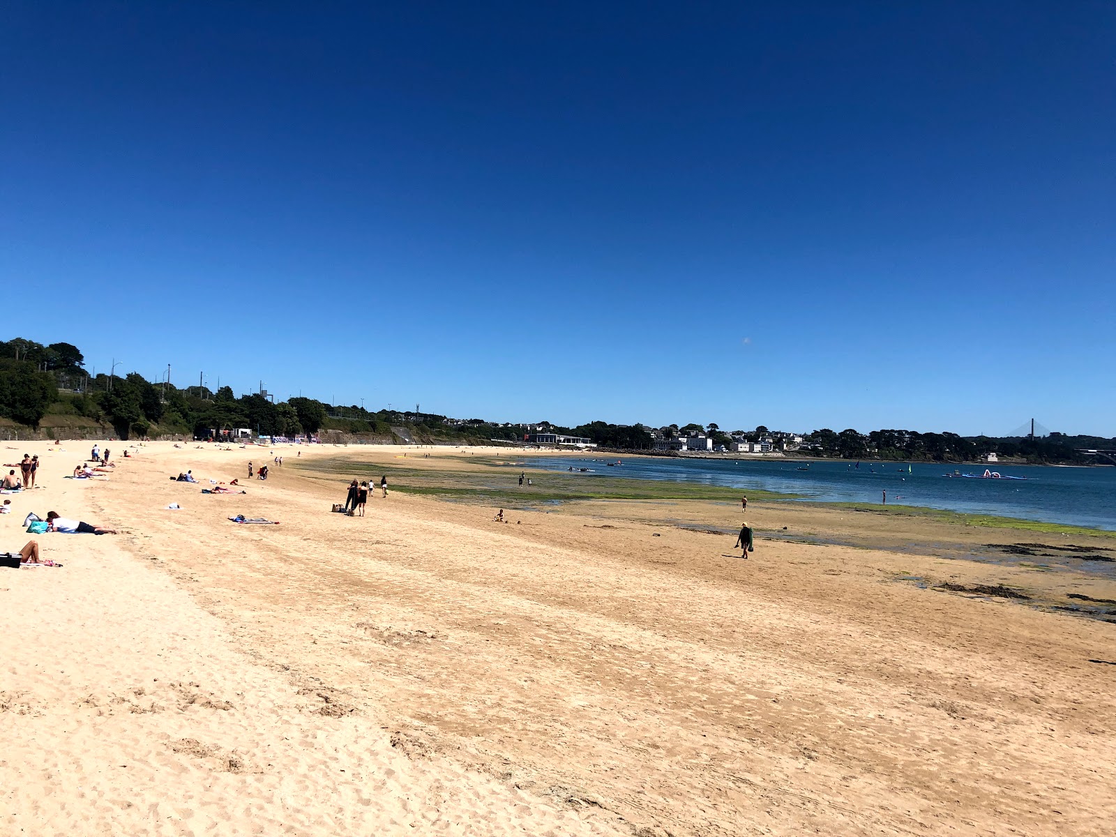 Fotografija Plage du Moulin Blanc z visok stopnjo čistoče