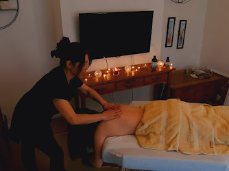 Holistic Touch By Akiko. | Specialist Aromatherapy and Massage Therapy