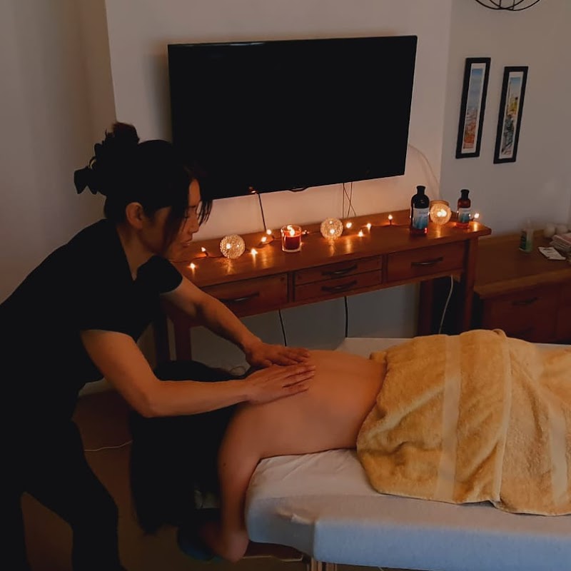 Holistic Touch By Akiko. | Specialist Aromatherapy and Massage Therapy