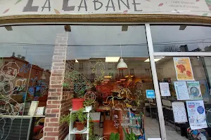 La Cabane - café associatif et librairie d'occasion image