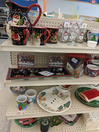 Thrift Store «Goodwill Donation Center», reviews and photos