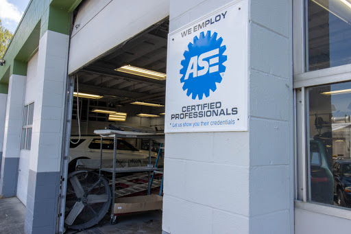 Auto Body Shop «Canyon Road Auto Body & Collision Center», reviews and photos, 9350 SW Canyon Rd, Portland, OR 97225, USA