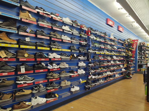 Sporting Goods Store «Big 5 Sporting Goods», reviews and photos, 3420 Arden Way, Sacramento, CA 95825, USA