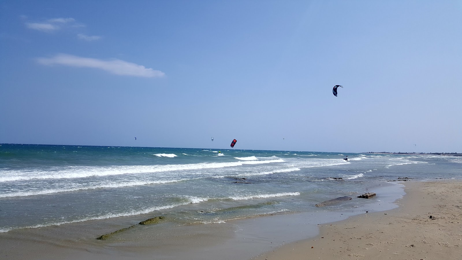 Foto di Spiaggia Spiaggiabella con costa lunga e dritta