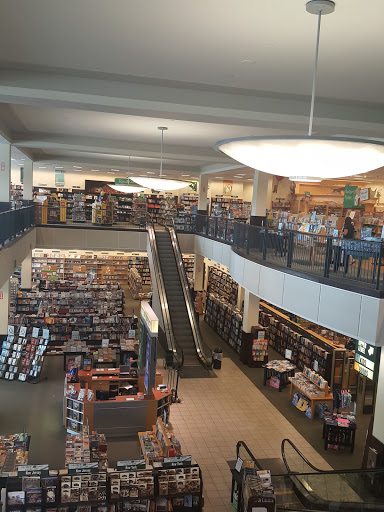 Book Store «Barnes & Noble», reviews and photos, 55 Parsonage Rd, Edison, NJ 08837, USA