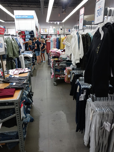 Clothing Store «Old Navy», reviews and photos, 15661 S Apopka Vineland Rd, Orlando, FL 32821, USA
